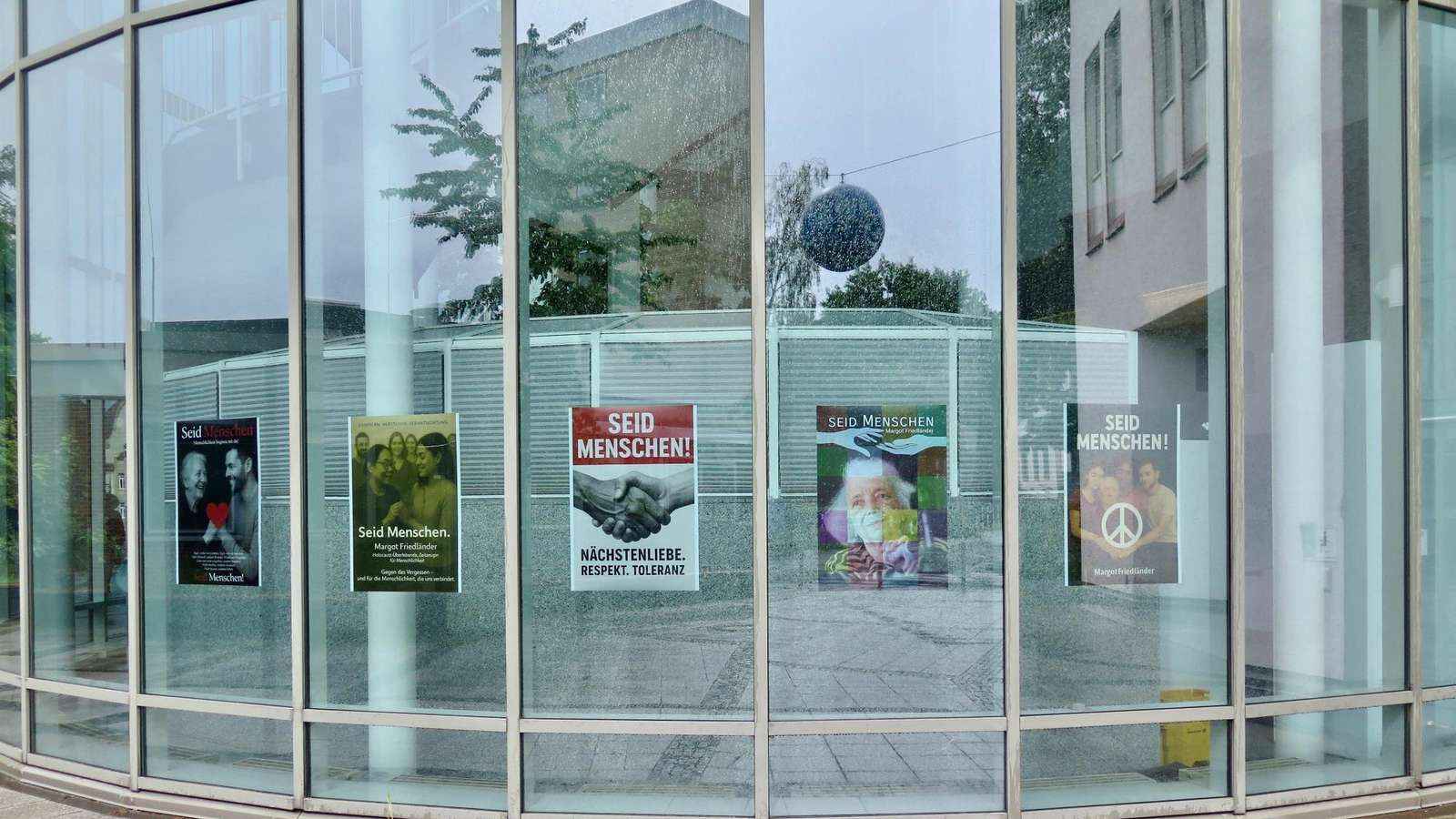 https://www.giessener-allgemeine.de/assets/images/38/513/38513129-glukg-ausst-chir-seidmen-4c-2vMH.jpg