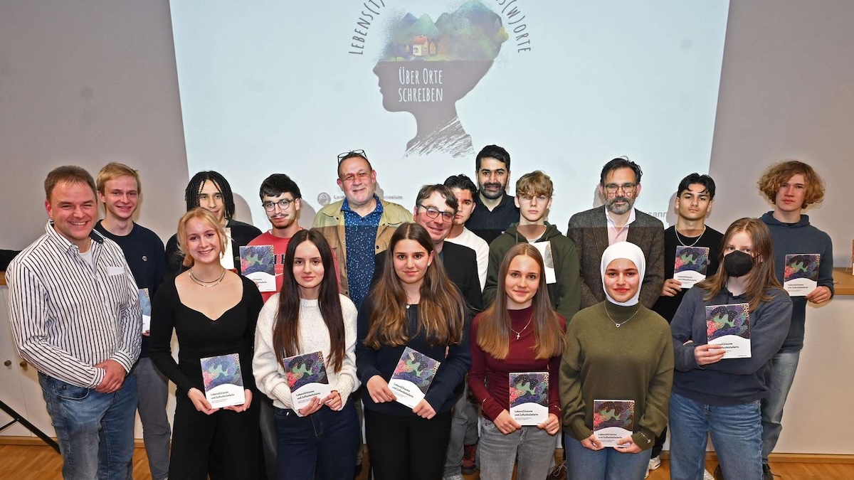 Gießener Anzeiger: LLG-Schüler veröffentlichen Buch über Lebens(t)räume und Zufluchts(w)orte