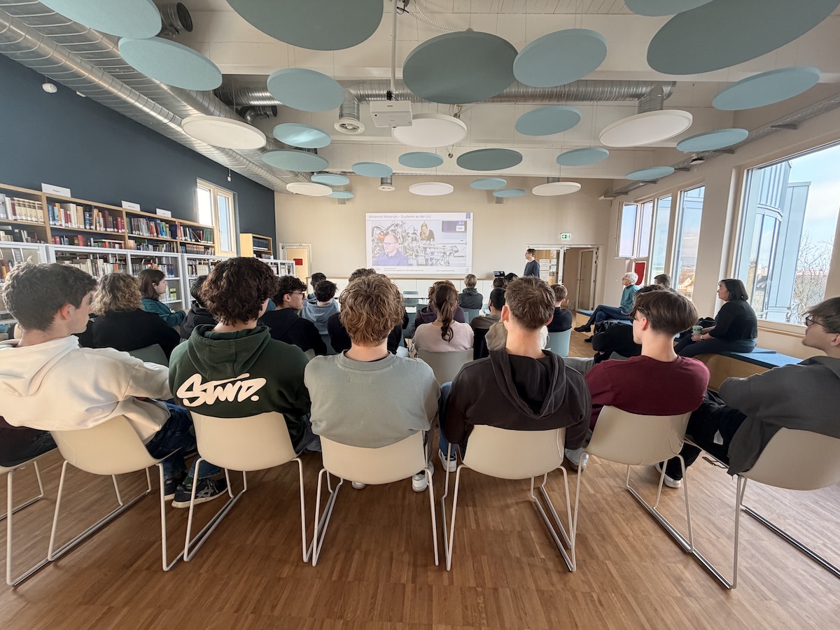 Zukunftsmaterialien im Blick: JLU stellt Studiengang Advanced Materials am LLG vor